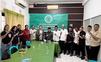 Jajaran Badan Pengawas Pemilihan Umum (Bawaslu) Provinsi Nusa Tenggara Timur (NTT) melakukan kunjungan silaturahmi strategis ke kantor Majelis Ulama Indonesia (MUI) NTT pada Jumat 8 Mei 2026. 