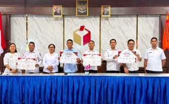 "Maklumat ditandatangani, integritas diteguhkan, pelayanan terbaik menjadi komitmen Bawaslu NTT."