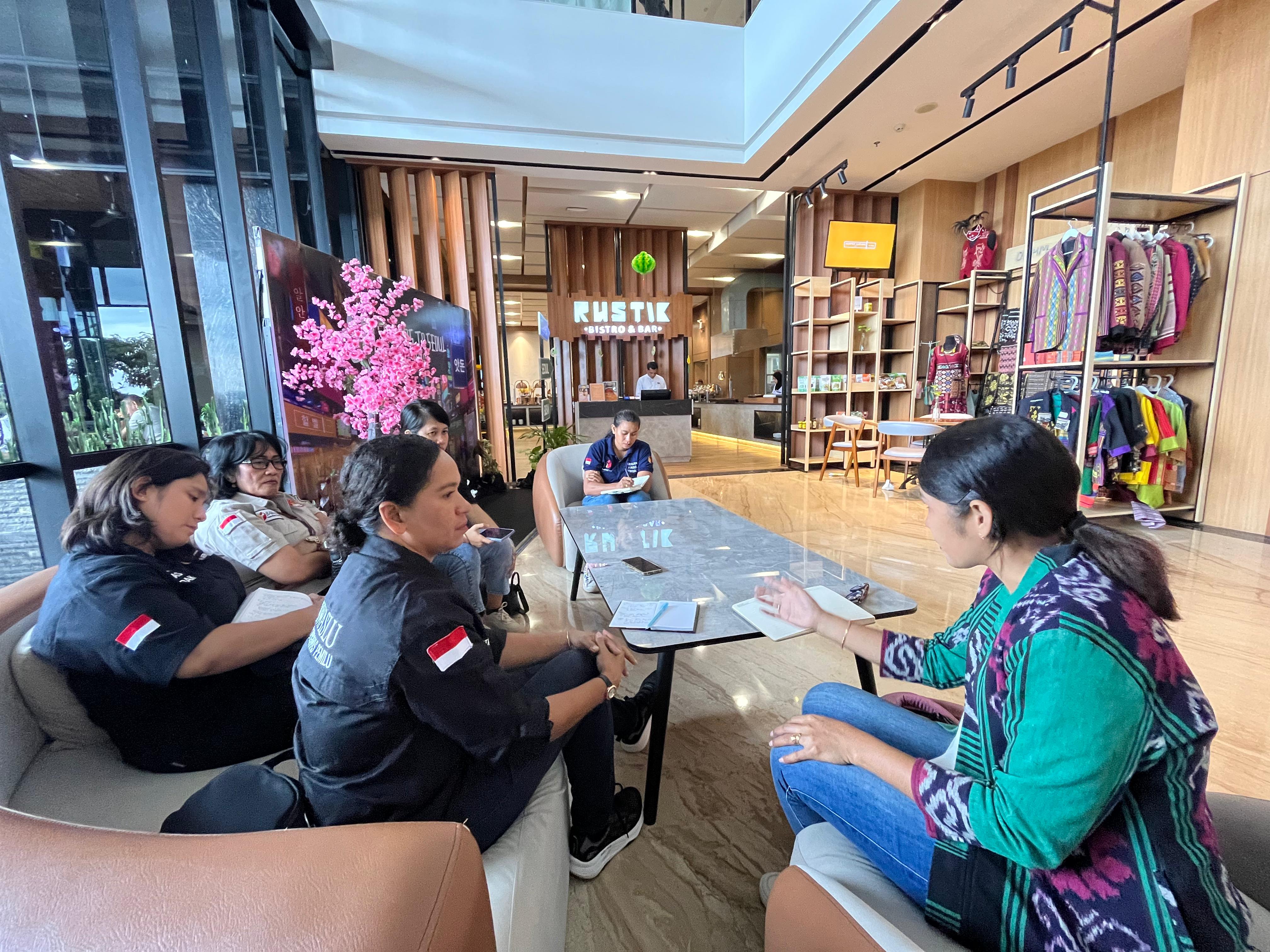 Anggota Bawaslu Provinsi Nusa Tenggara Timur (NTT) sekaligus Koordinator Divisi Penyelesaian Sengketa, Magdalena Yuanita Wake, melakukan pertemuan strategis dengan Kepala Pusat Studi Sustainable Development Goals (SDG) Universitas Nusa Cendana (Undana), Dr. Detji Kory Elianor Rooseveld Nuban, SH., M.Hum Koordinator Pusat Studi SDGs/ SDGs Center LPPM Universitas Nusa Cendana, pada Jumat, 27 Februari 2026.