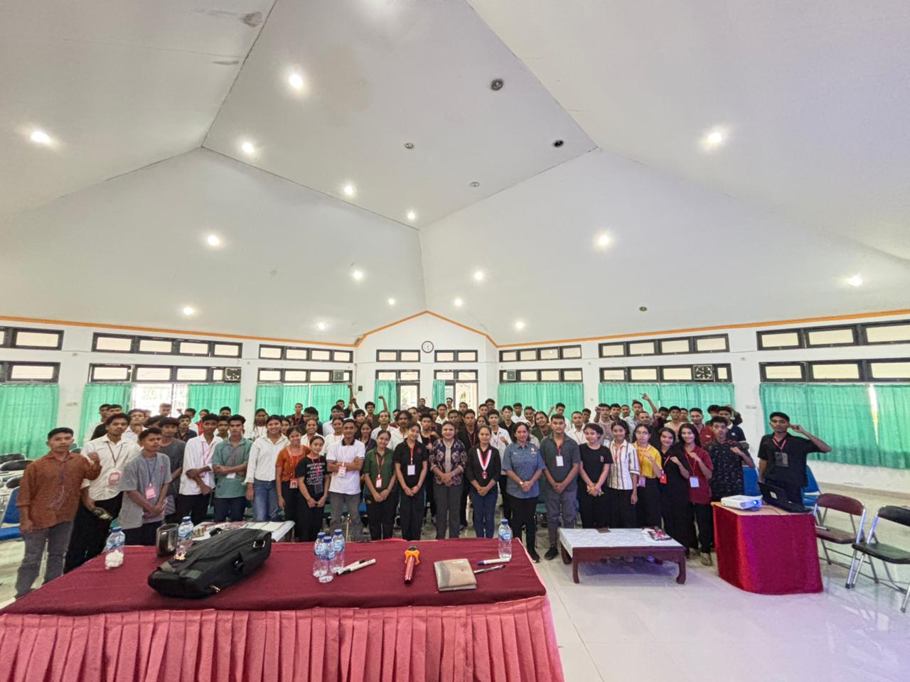 Anggota Bawaslu Provinsi Nusa Tenggara Timur (NTT), Magdalena Yuanita Wake, melakukan kunjungan resmi ke Gerakan Mahasiswa Nasional Indonesia (GMNI) Cabang Kupang pada Jumat, 6 Maret 2026, pukul 11.00 WITA.