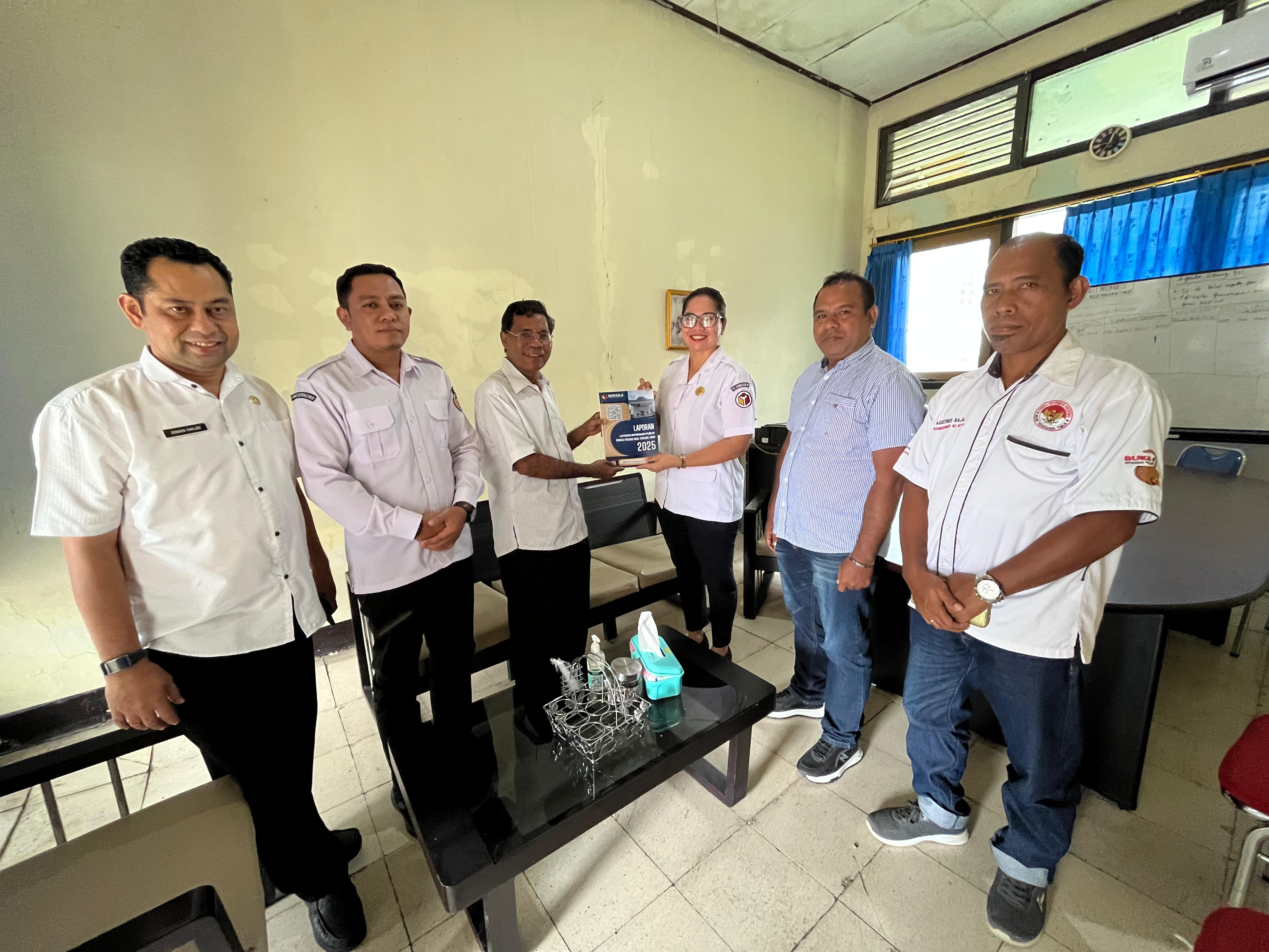 Badan Pengawas Pemilihan Umum (Bawaslu) Provinsi Nusa Tenggara Timur (NTT) secara resmi menyerahkan Laporan Layanan Informasi Publik tahun 2025 kepada Komisi Informasi (KI) Provinsi NTT pada Rabu, 11 Maret 2026. 
