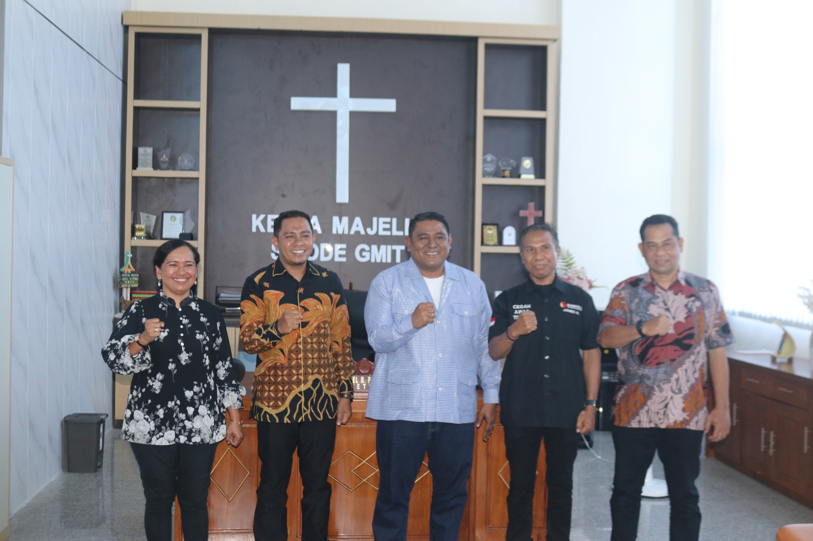 Badan Pengawas Pemilu Provinsi Nusa Tenggara Timur (Bawaslu NTT) melakukan audiensi dengan Ketua Majelis Sinode Gereja Masehi Injili di Timor (GMIT) Pdt. Samuel Benyamin Pandie, S.Th di Kupang, Jumat (27/3/2026)