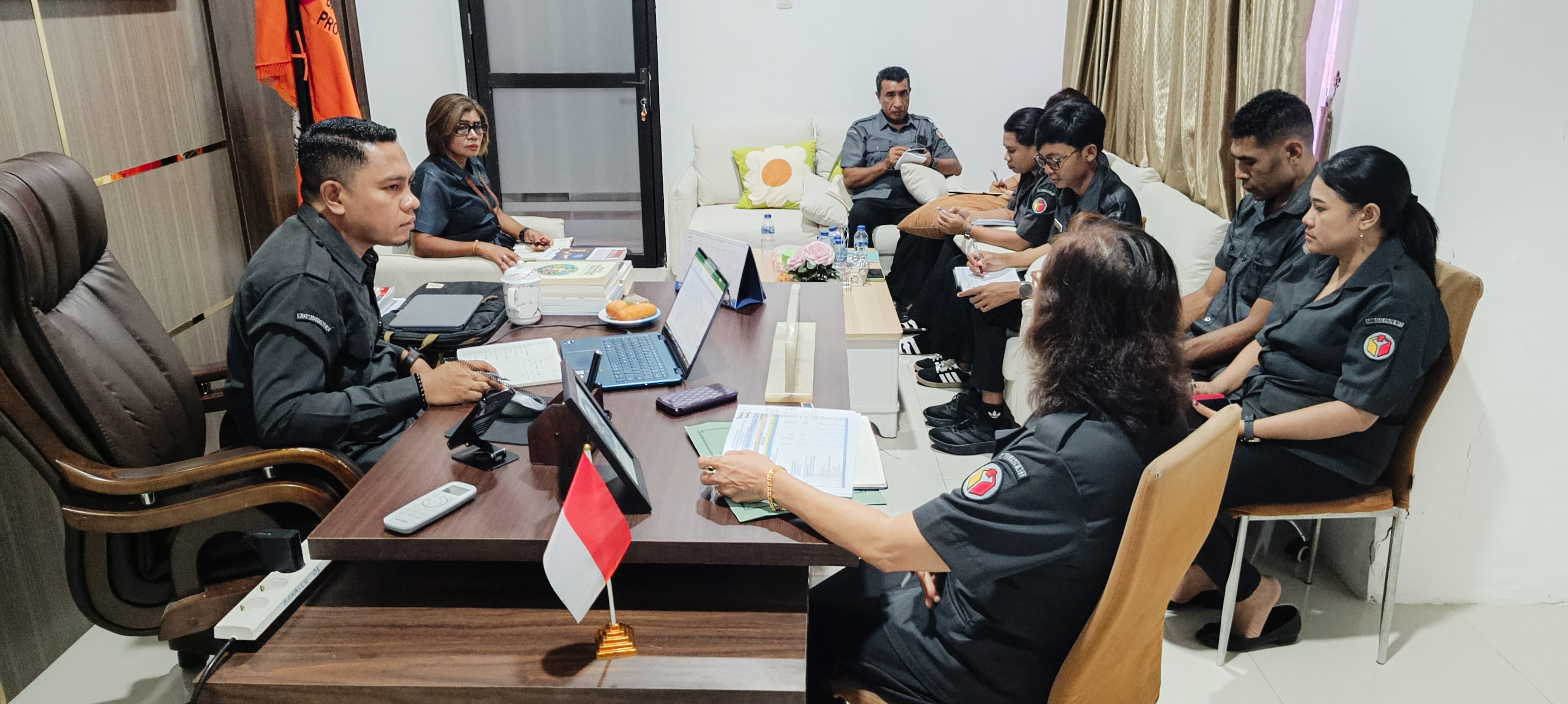 Divisi Pencegahan, Partisipasi Masyarakat, dan Hubungan Masyarakat (P2H) Bawaslu Provinsi Nusa Tenggara Timur (NTT) menggelar rapat rutin divisi pada Selasa, 14 April 2026.