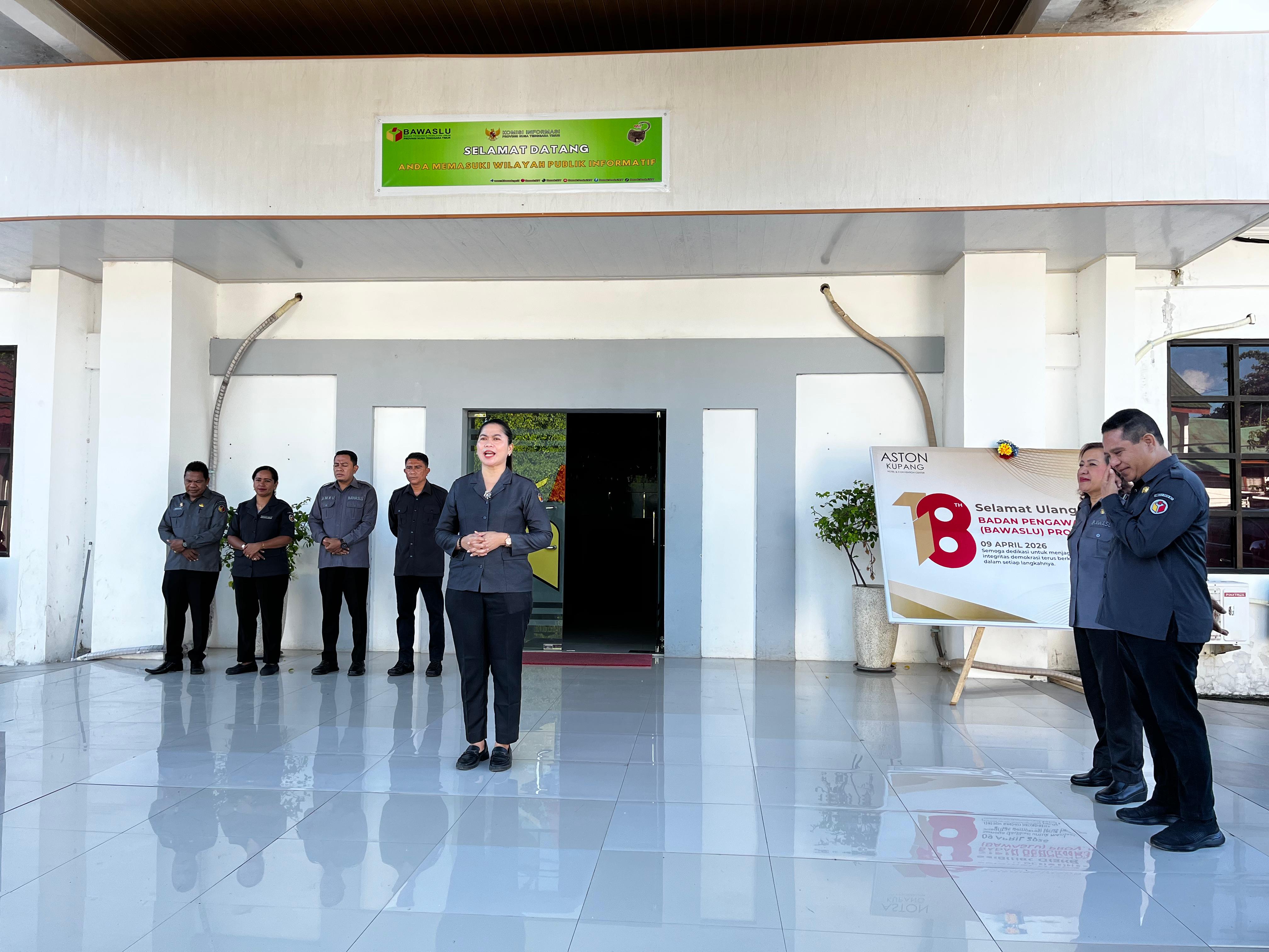 Mengawali pekan ketiga di bulan April, Badan Pengawas Pemilihan Umum (Bawaslu) Provinsi Nusa Tenggara Timur (NTT) menggelar apel pagi rutin pada Senin (20/4/2026) yang difokuskan pada penguatan tata kelola birokrasi dan fungsi kehumasan.