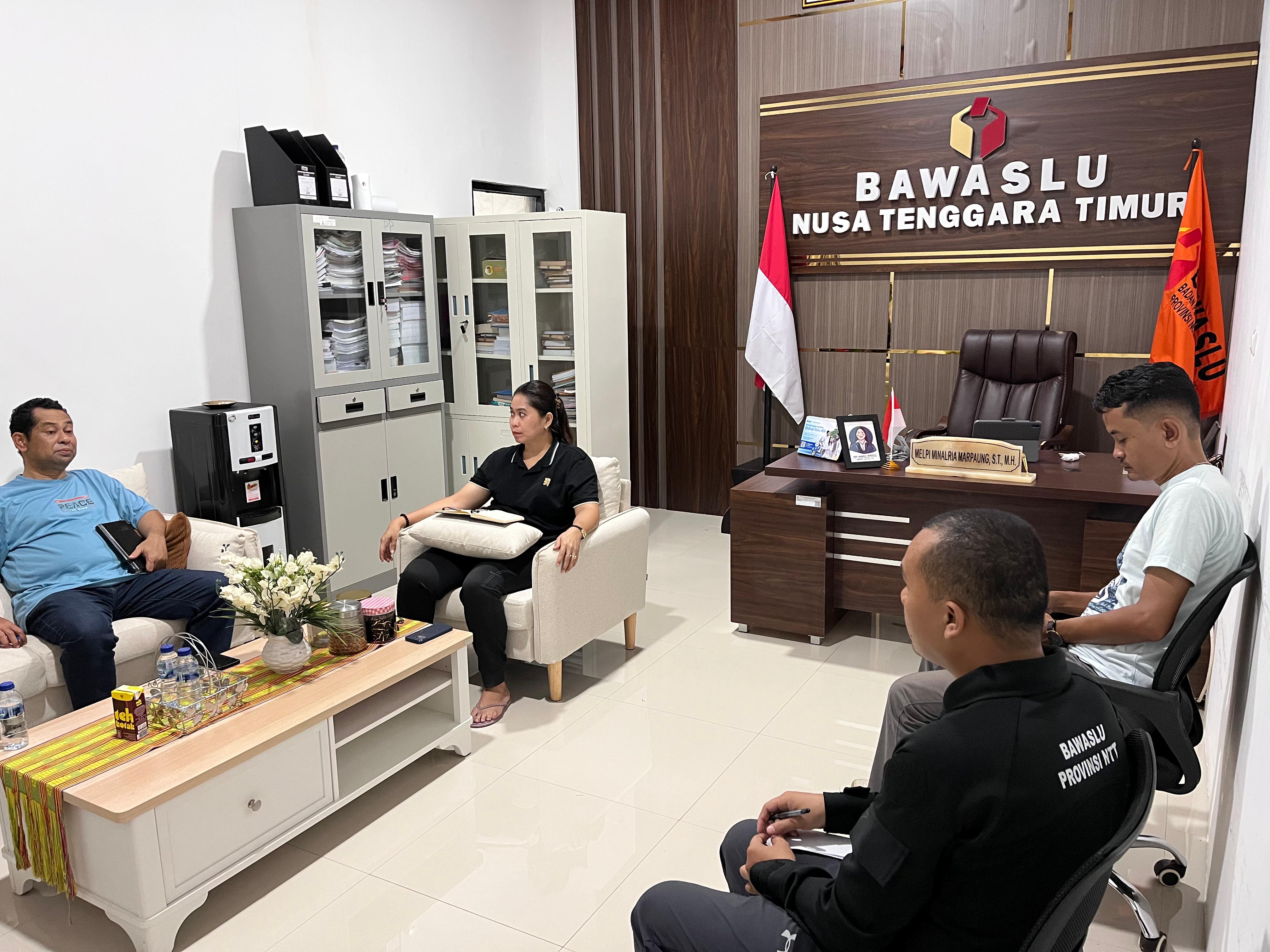 Badan Pengawas Pemilihan Umum (Bawaslu) Provinsi Nusa Tenggara Timur Divisi Penanganan Pelanggaran dan Data Informasi (PP Datin) menggelar rapat internal pada Kamis, 23 April 2026.