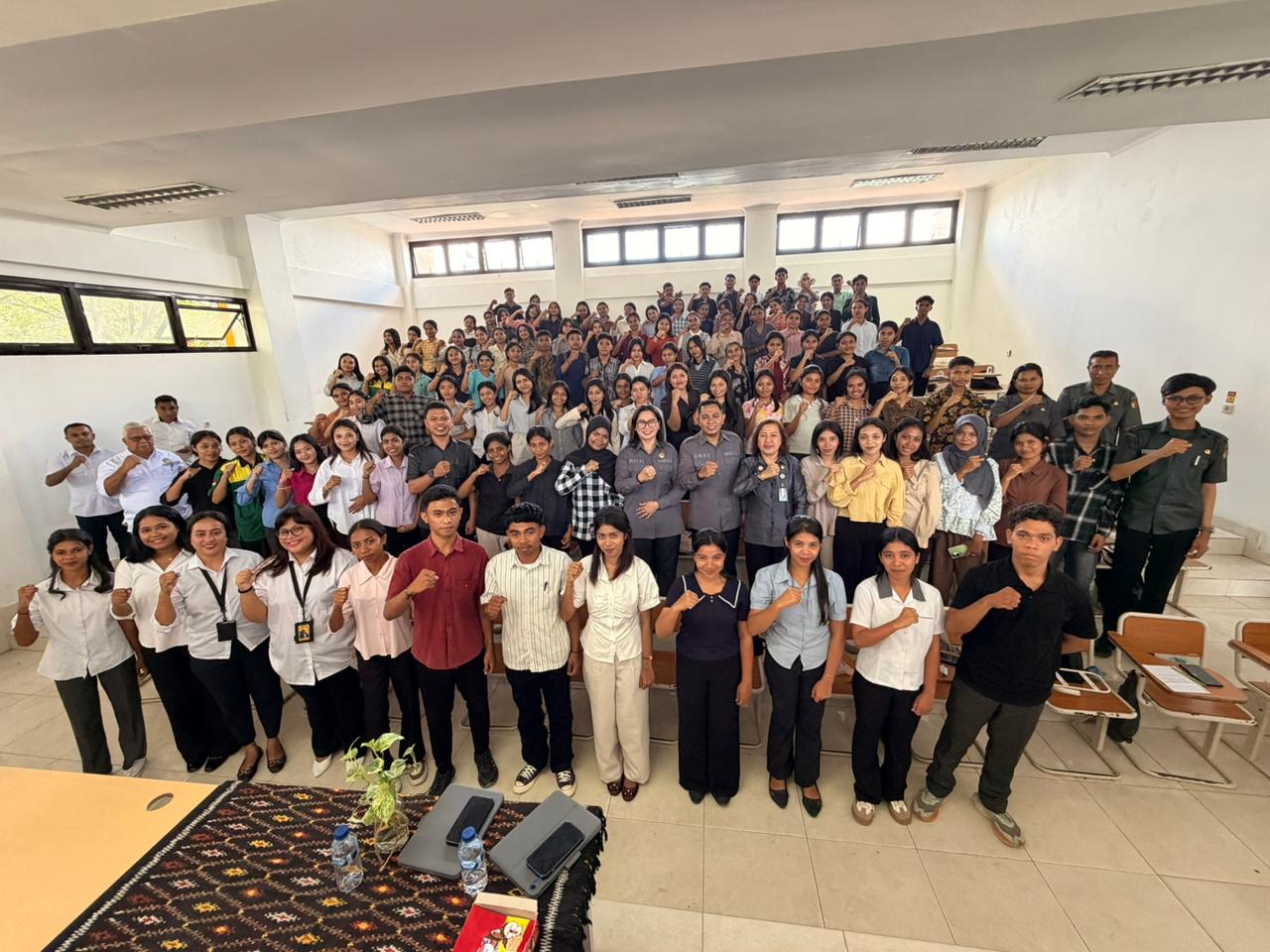 Bawaslu Provinsi Nusa Tenggara Timur terus memperkuat peran generasi muda dalam menjaga kualitas demokrasi melalui program Bawaslu Ngampus yang digelar di Universitas Nusa Cendana, Fakultas Keguruan dan Ilmu Pendidikan (FKIP) Program Studi PPKn, Senin (27/4/2026).