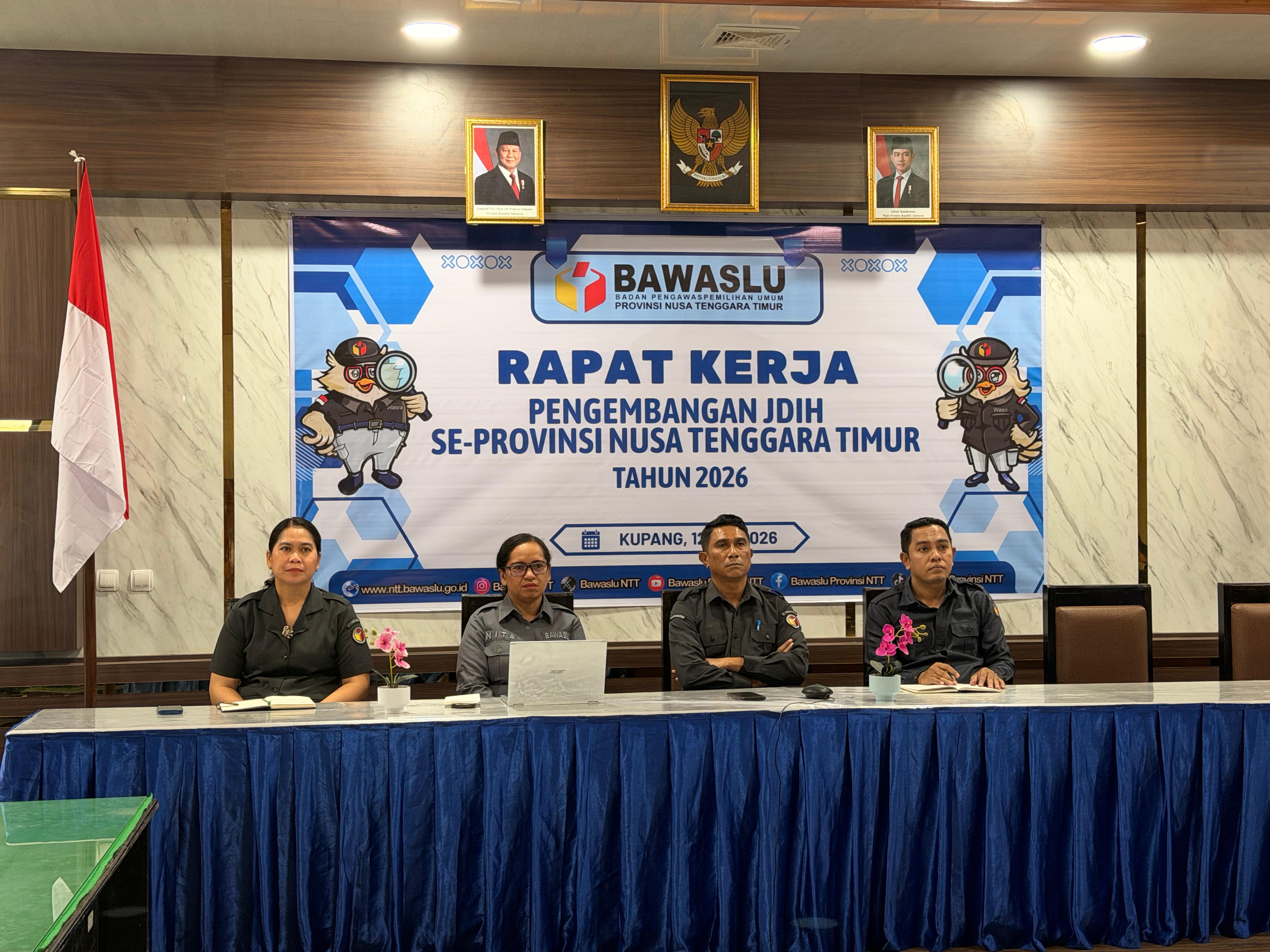Badan Pengawas Pemilihan Umum (Bawaslu) Provinsi Nusa Tenggara Timur (NTT) menggelar rapat kerja mengenai pengembangan Jaringan Dokumentasi dan Informasi Hukum (JDIH) yang dihadiri oleh pimpinan Bawaslu dari 22 kabupaten/kota secara daring dan luring.
