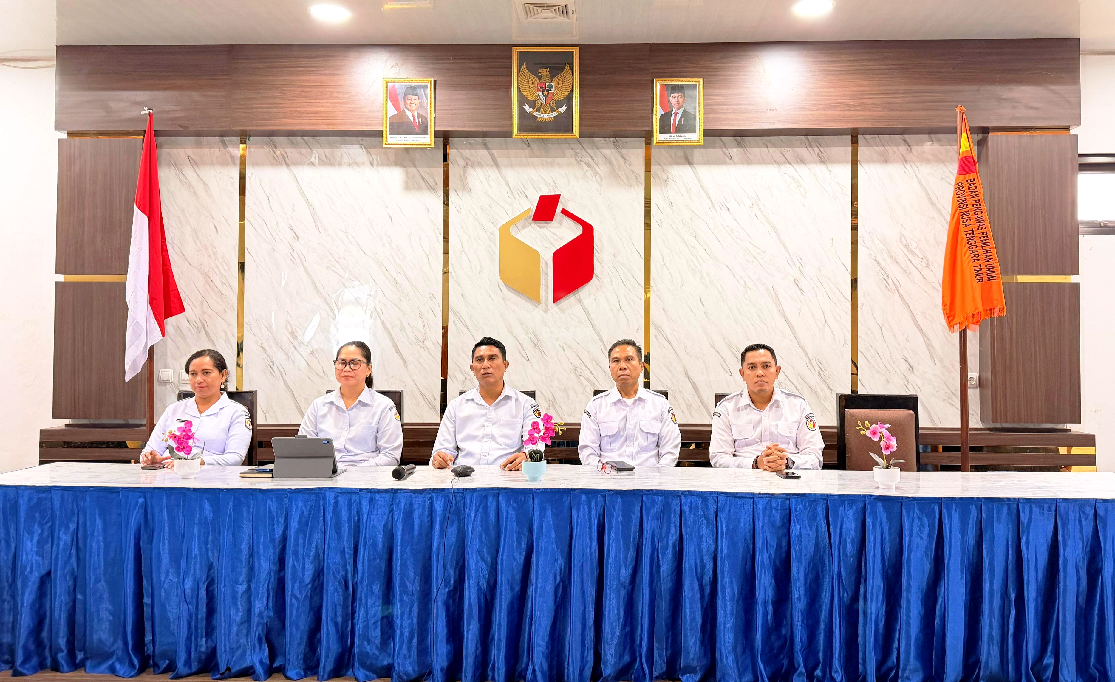 Badan Pengawas Pemilihan Umum (Bawaslu) Provinsi Nusa Tenggara Timur (NTT) menggelar kegiatan Rapat Koordinasi Pembinaan Pelaksanaan Penanganan Pelanggaran Bawaslu se-Provinsi NTT dengan tema “Menakar Implikasi Penerapan KUHP dan KUHAP Baru Terhadap Penegakkan Hukum Pemilu”, Rabu (20/05/2026) secara hybrid (luring & daring).