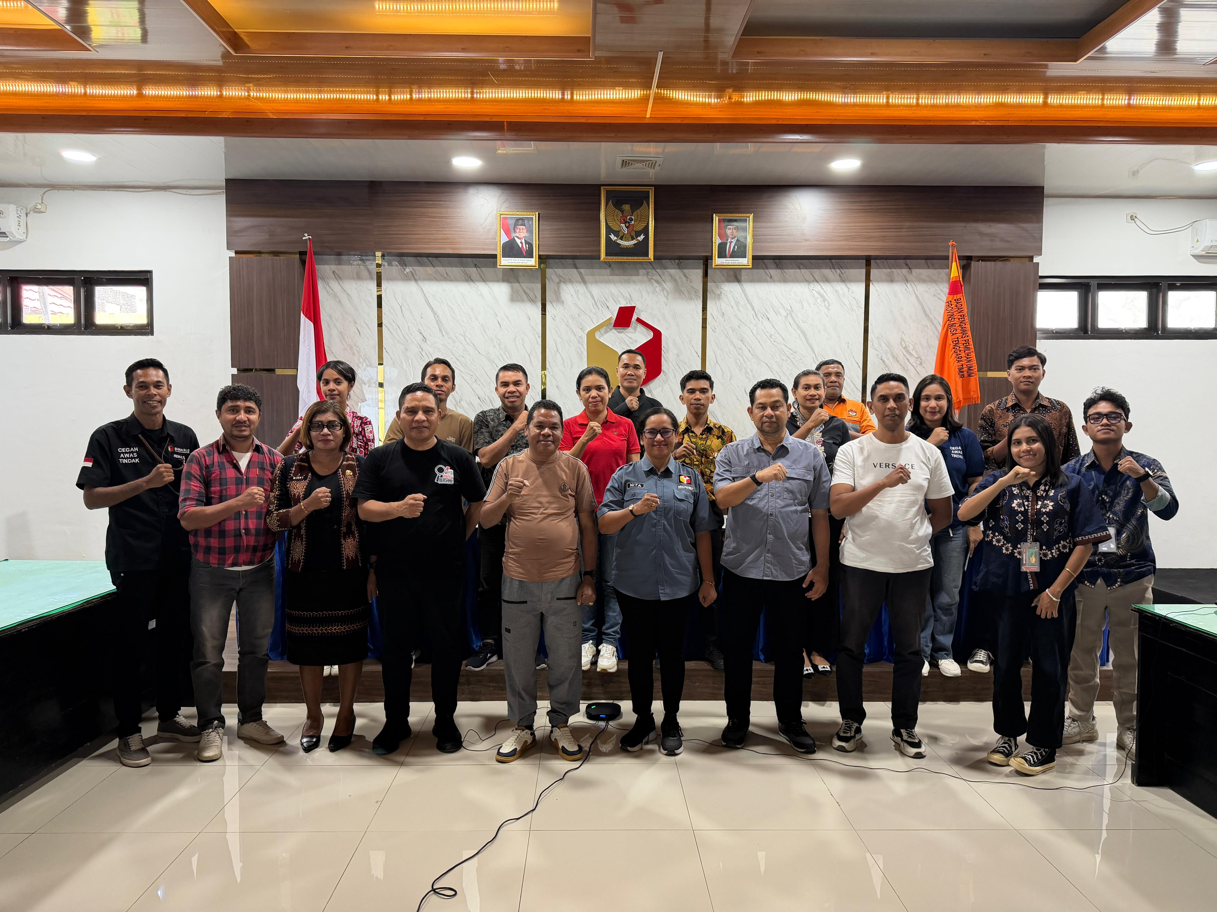 Badan Pengawas Pemilu (Bawaslu) Provinsi Nusa Tenggara Timur (NTT) menggelar rapat inventarisasi produk hukum sebagai langkah penataan dan pemutakhiran peraturan yang menjadi dasar pelaksanaan tugas pengawasan pemilu di daerah, Kamis (21/5/2026).