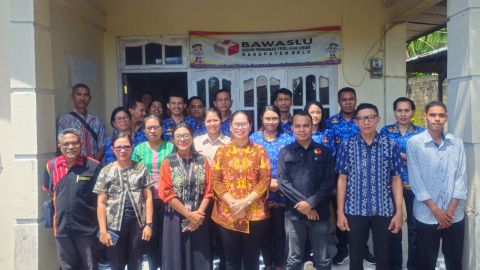 Anggota Badan Pengawas Pemilihan Umum (Bawaslu) Provinsi Nusa Tenggara Timur (NTT) Melpi Minalria Marpaung, melakukan kunjungan kerja ke Bawaslu Kabupaten Belu, Kamis (16/4/2026).
