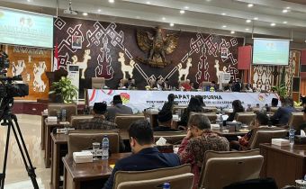 Anggota Badan Pengawas Pemilihan Umum (Bawaslu) Provinsi Nusa Tenggara Timur (NTT), James Welem Ratu, S.Pd., menghadiri Rapat Paripurna Dewan Perwakilan Rakyat Daerah Provinsi Nusa Tenggara Timur (DPRD) pada Jumat (20/02/2026).
