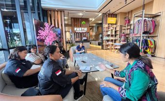 Anggota Bawaslu Provinsi Nusa Tenggara Timur (NTT) sekaligus Koordinator Divisi Penyelesaian Sengketa, Magdalena Yuanita Wake, melakukan pertemuan strategis dengan Kepala Pusat Studi Sustainable Development Goals (SDG) Universitas Nusa Cendana (Undana), Dr. Detji Kory Elianor Rooseveld Nuban, SH., M.Hum Koordinator Pusat Studi SDGs/ SDGs Center LPPM Universitas Nusa Cendana, pada Jumat, 27 Februari 2026.