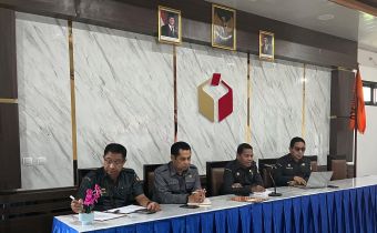 Kepala Sekretariat (Kasek) Badan Pengawas Pemilihan Umum (Bawaslu) Provinsi Nusa Tenggara Timur (NTT), Ignasius Jani, menekankan pentingnya penguatan tata kelola dan disiplin kerja dalam rapat koordinasi internal yang digelar Senin 2 Maret 2026.