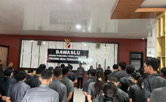 Mengawali pekan kedua di bulan Maret, Badan Pengawas Pemilihan Umum (Bawaslu) Provinsi Nusa Tenggara Timur (NTT) kembali melaksanakan rutinitas apel pagi sebagai upaya berkesinambungan dalam meningkatkan kedisiplinan pelaksanaan tugas.