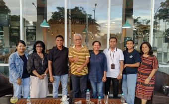 Badan Pengawas Pemilihan Umum (Bawaslu) Provinsi Nusa Tenggara Timur (NTT) menggelar diskusi bertajuk “ngobrol santai” bersama tokoh intelektual NTT, Pius Rengka, pada Senin, 16 Maret 2026.