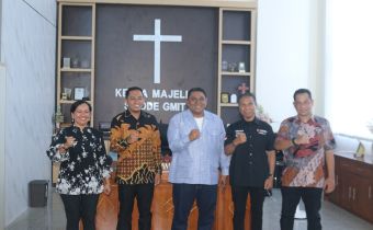 Badan Pengawas Pemilu Provinsi Nusa Tenggara Timur (Bawaslu NTT) melakukan audiensi dengan Ketua Majelis Sinode Gereja Masehi Injili di Timor (GMIT) Pdt. Samuel Benyamin Pandie, S.Th di Kupang, Jumat (27/3/2026)