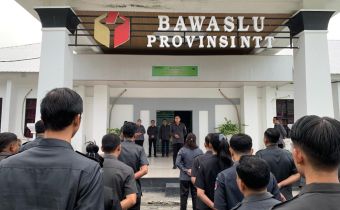 Badan Pengawas Pemilihan Umum (Bawaslu) Provinsi Nusa Tenggara Timur (NTT) menggelar apel rutin pada Senin pagi (18/5/2026).