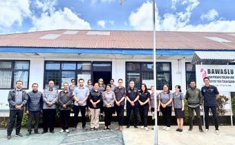 Koordinator Divisi Hukum dan Penyelesaian Sengketa Bawaslu Provinsi Nusa Tenggara Timur, Magdalena Yuanita Wake, memimpin kegiatan supervisi ke Bawaslu Kabupaten Timor Tengah Selatan (TTS).