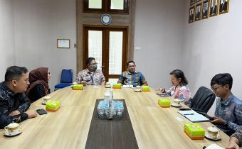 "Menghubungkan Data, Menjaga Hak Pilih Warga"