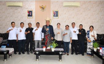 Bawaslu Peduli, Hadir dan Berbagi untuk Korban Gempa Flores