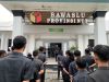 Badan Pengawas Pemilihan Umum (Bawaslu) Provinsi Nusa Tenggara Timur (NTT) menggelar apel rutin pada Senin pagi (18/5/2026).